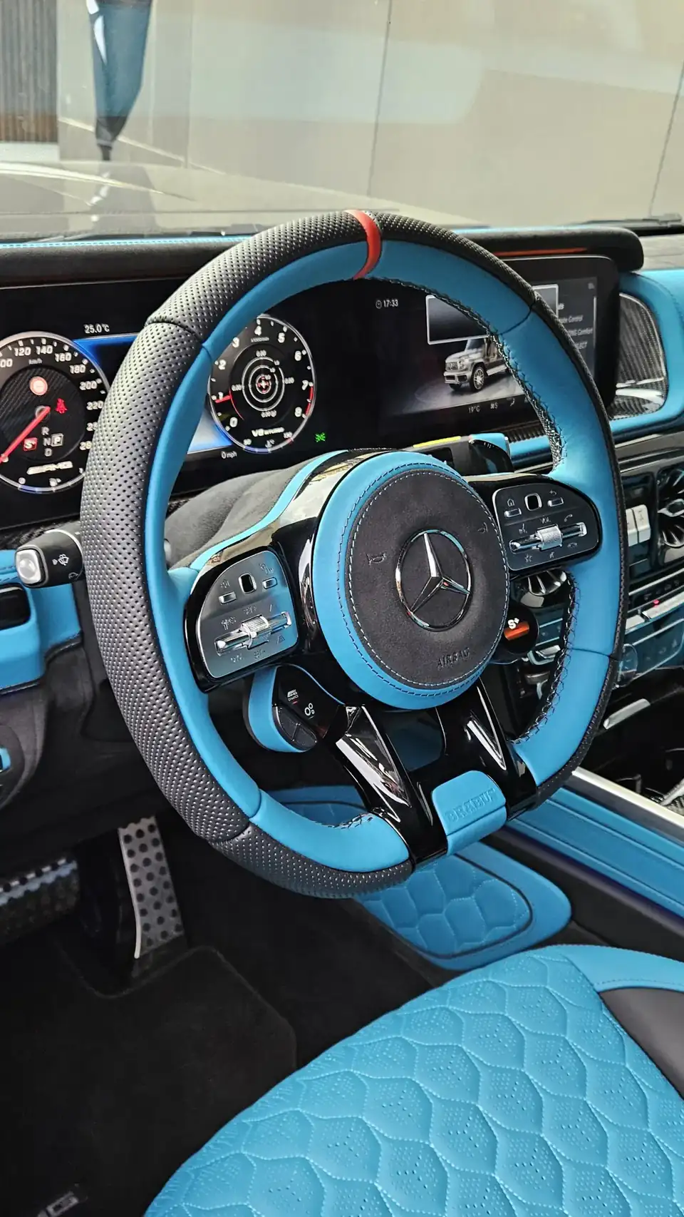 Steering wheel trimmed to match, BRABUS G900 Rocket