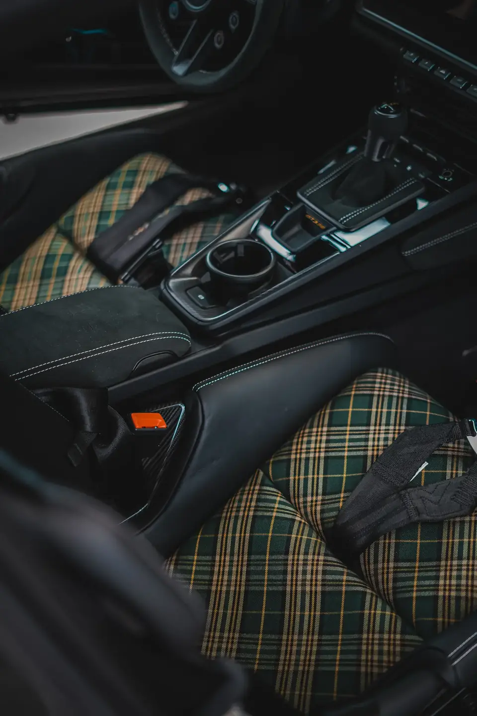 Tartan detail by the console, Porsche 911 GT3