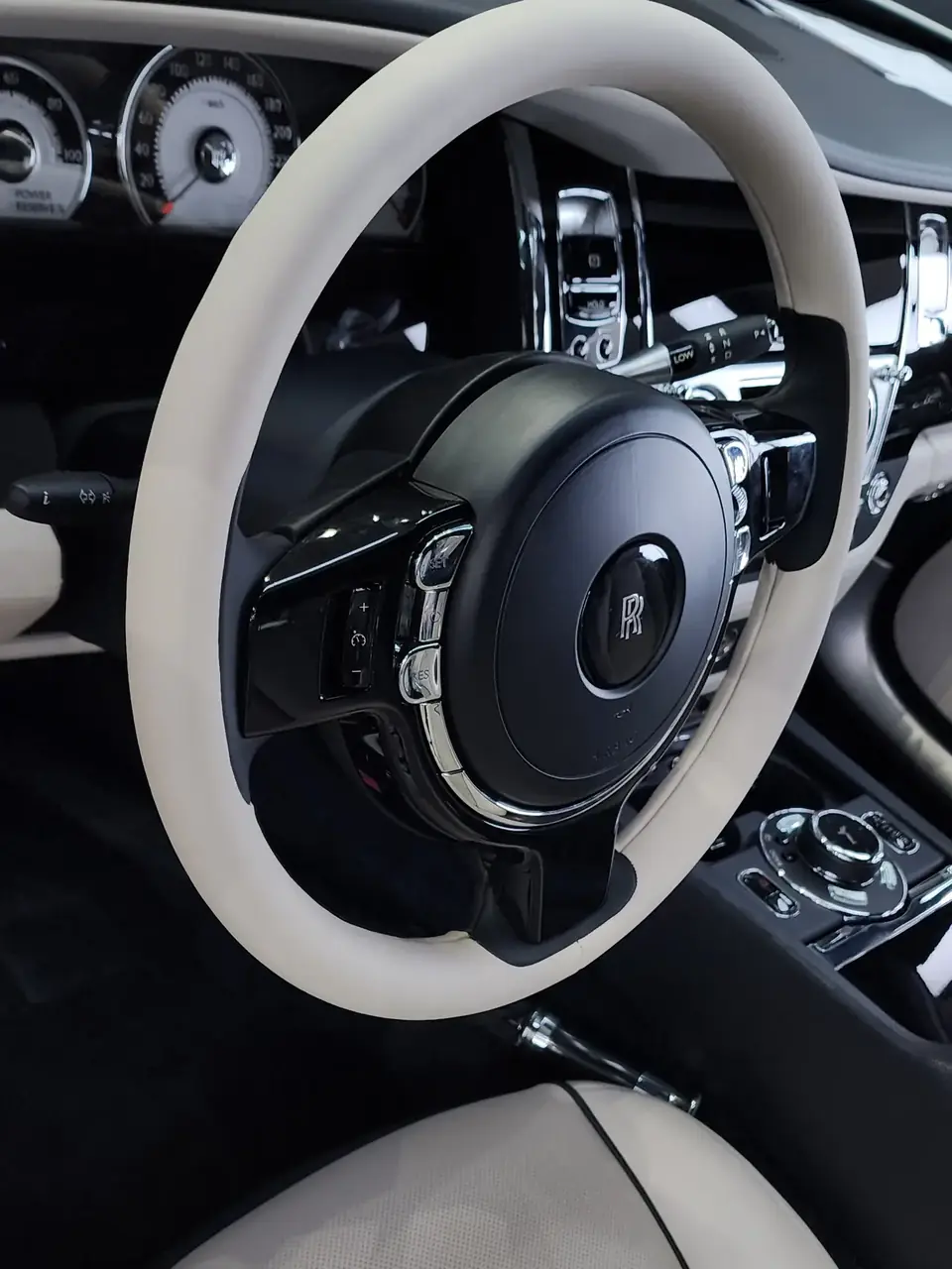 Rolls-Royce Wraith steering wheel